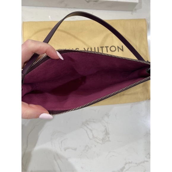 LOUIS VUITTON handbag
Color: Purple/Plum
Excellent Condition - Picture 4 of 7